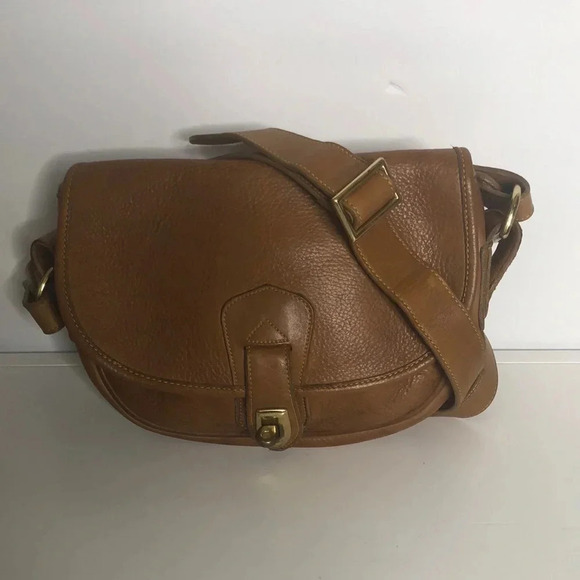 Dooney & Bourke Handbags - DOONEY & BOURKE Vintage Leather Bag